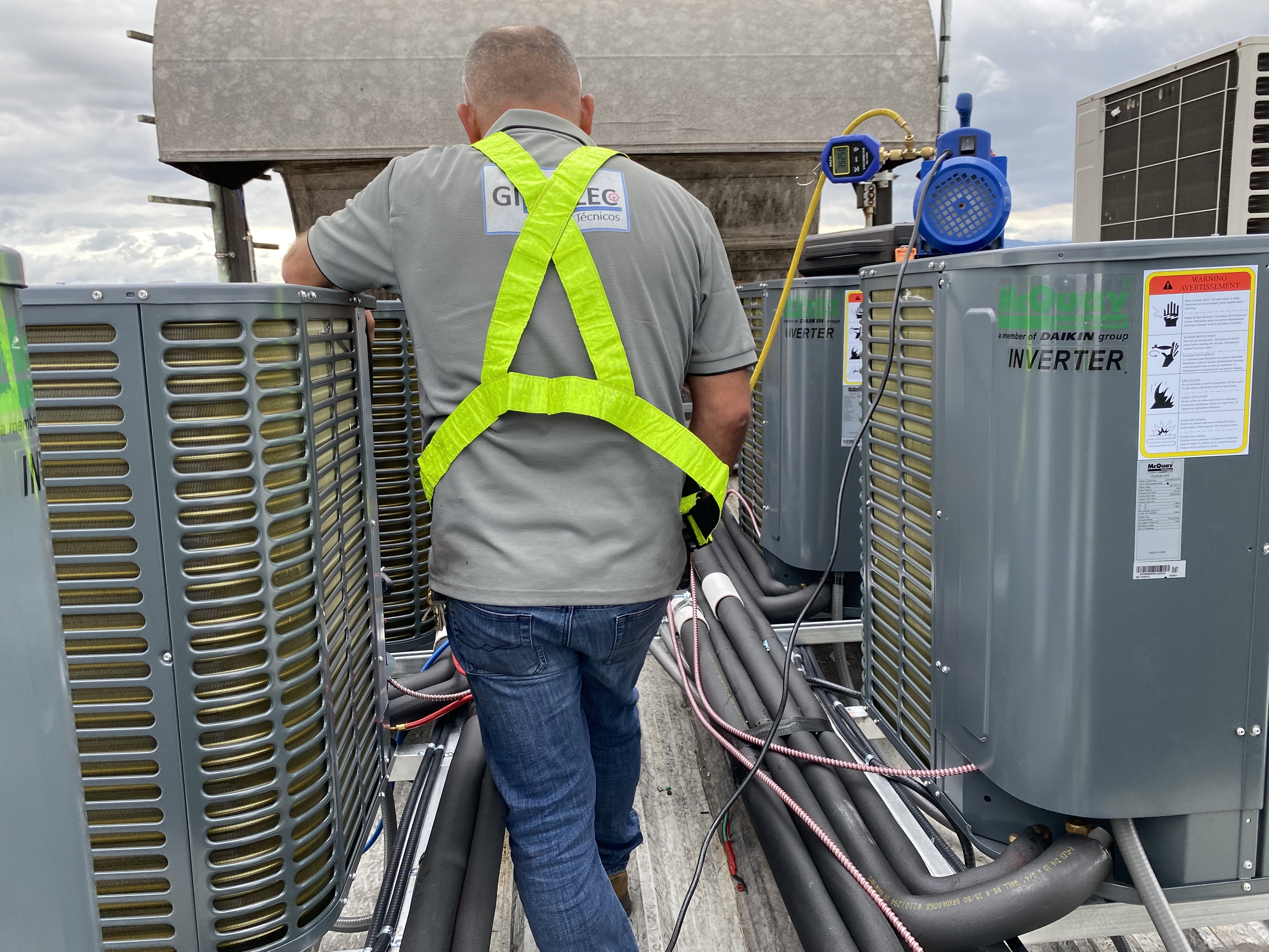 Trabajo t&eacute;cnico de aire acondicionado realizado por GILUZ-LEC